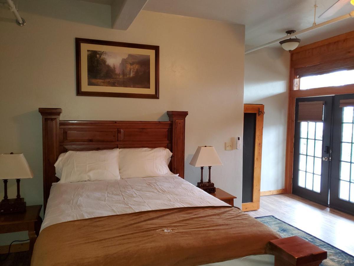 Buffalo Lodge Of Bigfork Ngoại thất bức ảnh